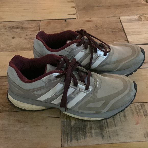 Women’s Adidas Boost size 6.5 - Picture 2 of 5